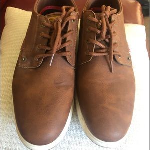 Men’s  NEW size 10 Levi’s Oxford brown shoes